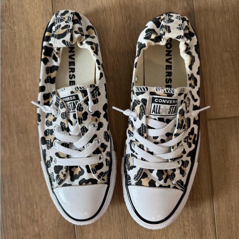 Like new, leopard converse